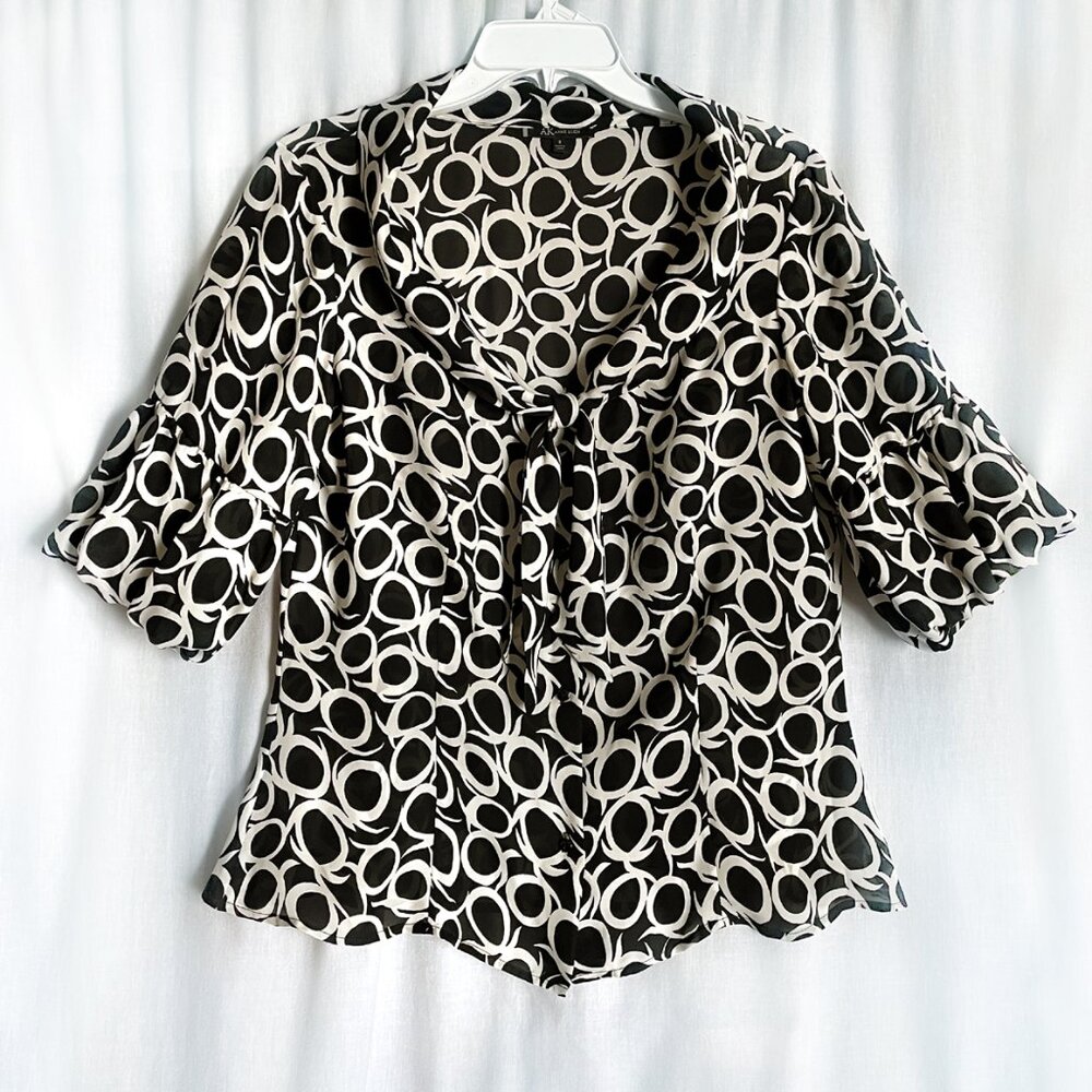 Elegant women's blouse, black off-white, short sleeve, 100% silk. Size S